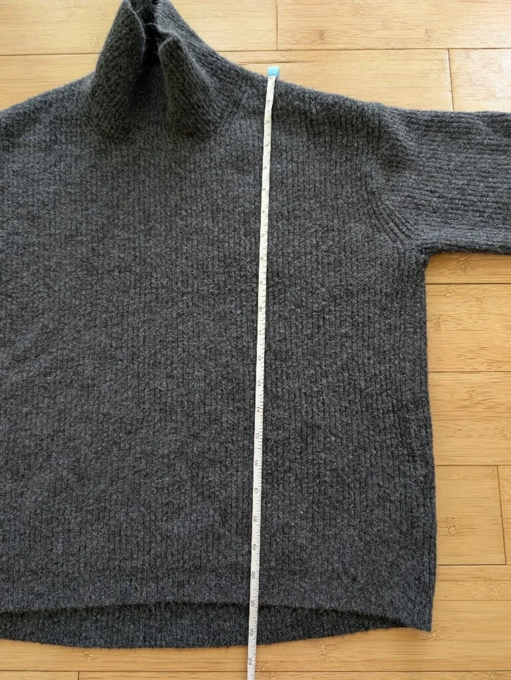 Uniqlo Dark Gray Souffle Yarn Wool Blend Turtleneck Sweater - Picture 8 of 8